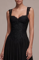 Laden Sie das Bild in den Galerie-Viewer, Schwarzes Korsett Sweetheart A-Linie Maxi Festkleid mit Spitze