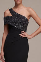 Laden Sie das Bild in den Galerie-Viewer, Schwarzes Scheide Asymmetrisches Langes Festkleid mit seitlichem Schlitz