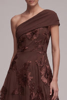 Laden Sie das Bild in den Galerie-Viewer, Kaffee A-Linie Asymmetrische Einschulterige Blumenapplikationen Maxi Festkleid