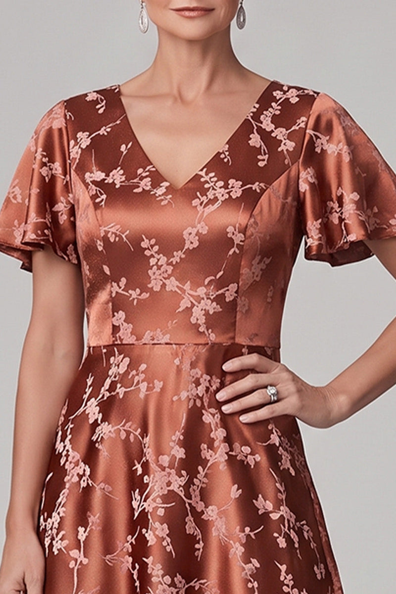 Laden Sie das Bild in den Galerie-Viewer, Rötlich-braunes A-Linie-Satin-Print-Midi-Kleid mit V-Ausschnitt-Muster Mutter der Braut und flatternden Ärmeln