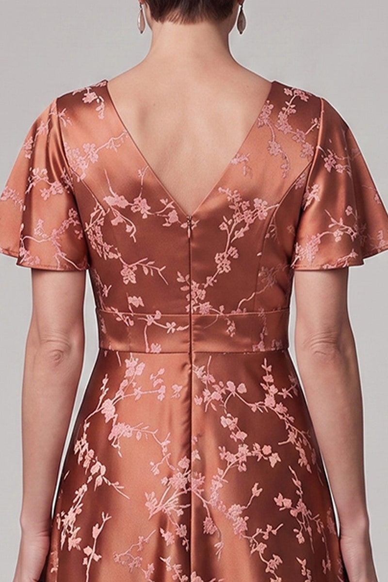 Laden Sie das Bild in den Galerie-Viewer, Rötlich-braunes A-Linie-Satin-Print-Midi-Kleid mit V-Ausschnitt-Muster Mutter der Braut und flatternden Ärmeln