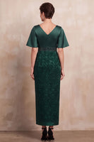 Laden Sie das Bild in den Galerie-Viewer, Dunkelgrüner V-Ausschnitt mit aussteigenden Ärmeln und Midi-Mutter-der-Braut-Kleid mit Perlen