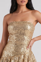 Laden Sie das Bild in den Galerie-Viewer, Goldenes Trägerloses Bodycon Gestuftes Rüschende Pailletten Kurzes Cocktailkleid