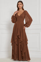 Laden Sie das Bild in den Galerie-Viewer, Espresso A-Linie V-Ausschnitt Puffärmel Maxi Brautjungfernkleid mit Rüschen