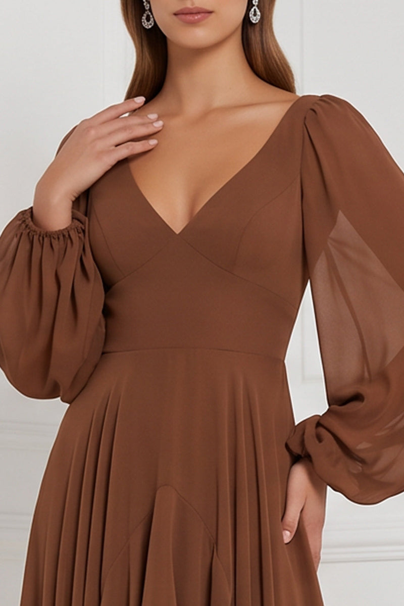 Laden Sie das Bild in den Galerie-Viewer, Espresso A-Linie V-Ausschnitt Puffärmel Maxi Brautjungfernkleid mit Rüschen