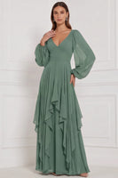 Laden Sie das Bild in den Galerie-Viewer, Espresso A-Linie V-Ausschnitt Puffärmel Maxi Brautjungfernkleid mit Rüschen
