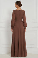 Laden Sie das Bild in den Galerie-Viewer, Espresso A-Linie Quadrathals Puffärmel Maxi Brautjungfernkleid mit Seitenschlitz