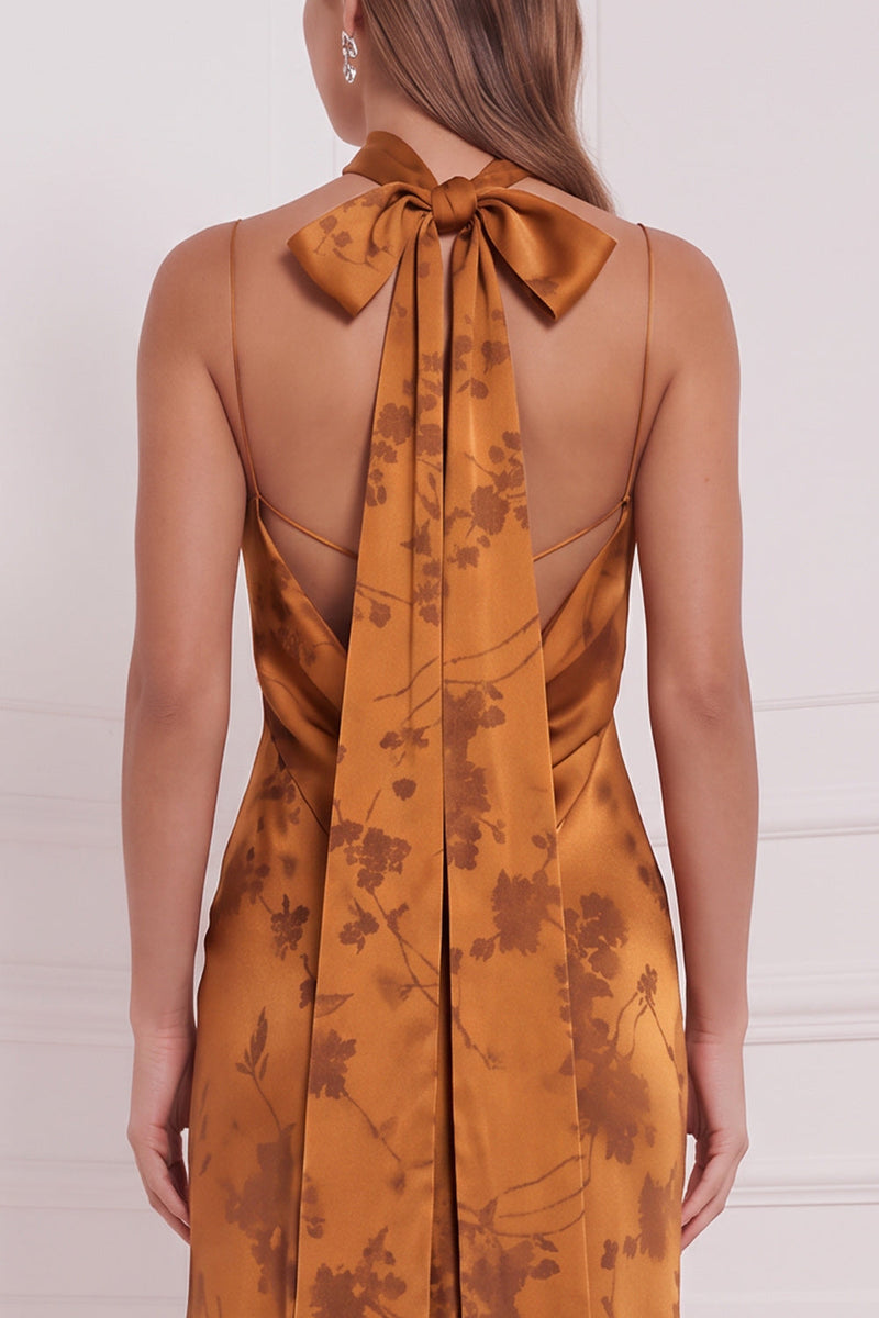 Laden Sie das Bild in den Galerie-Viewer, Burnt Orange Sheath Cowl Satin Bedrucktes Maxi Brautjungfernkleid mit seitlichem Schlitz
