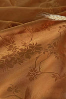 Laden Sie das Bild in den Galerie-Viewer, Burnt Orange Sheath Cowl Satin Bedrucktes Maxi Brautjungfernkleid mit seitlichem Schlitz