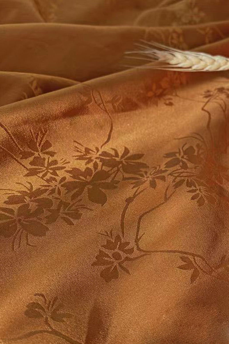 Laden Sie das Bild in den Galerie-Viewer, Burnt Orange Sheath Cowl Satin Bedrucktes Maxi Brautjungfernkleid mit seitlichem Schlitz