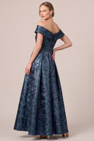 Laden Sie das Bild in den Galerie-Viewer, Marineblaues Asymmetrisches Schulterloses A-Linie Jacquard Mutter der Braut Kleid
