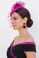 Laden Sie das Bild in den Galerie-Viewer, Fuchsia Sinamay Birdcage Veil 3D Stoff Blumen Faszinatorhut mit Feder