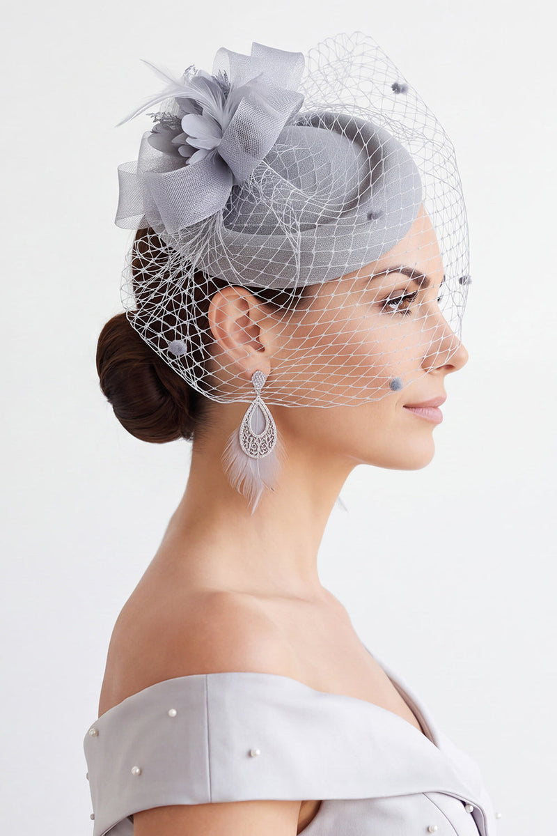 Laden Sie das Bild in den Galerie-Viewer, Fuchsia Sinamay Birdcage Veil 3D Stoff Blumen Faszinatorhut mit Feder