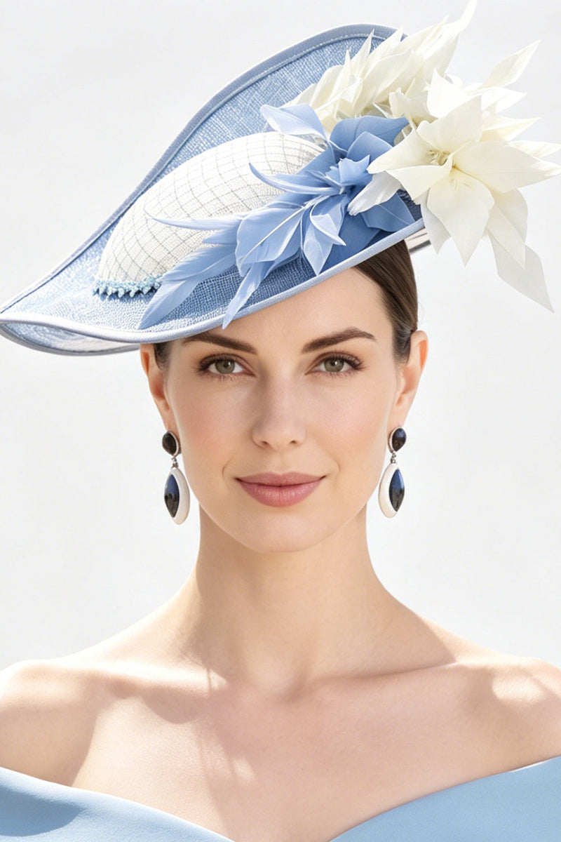 Laden Sie das Bild in den Galerie-Viewer, Blau-Weiß-Solid-Sinamay-Rand 3D-Stoffblumen-Fascinatorhut mit Federn