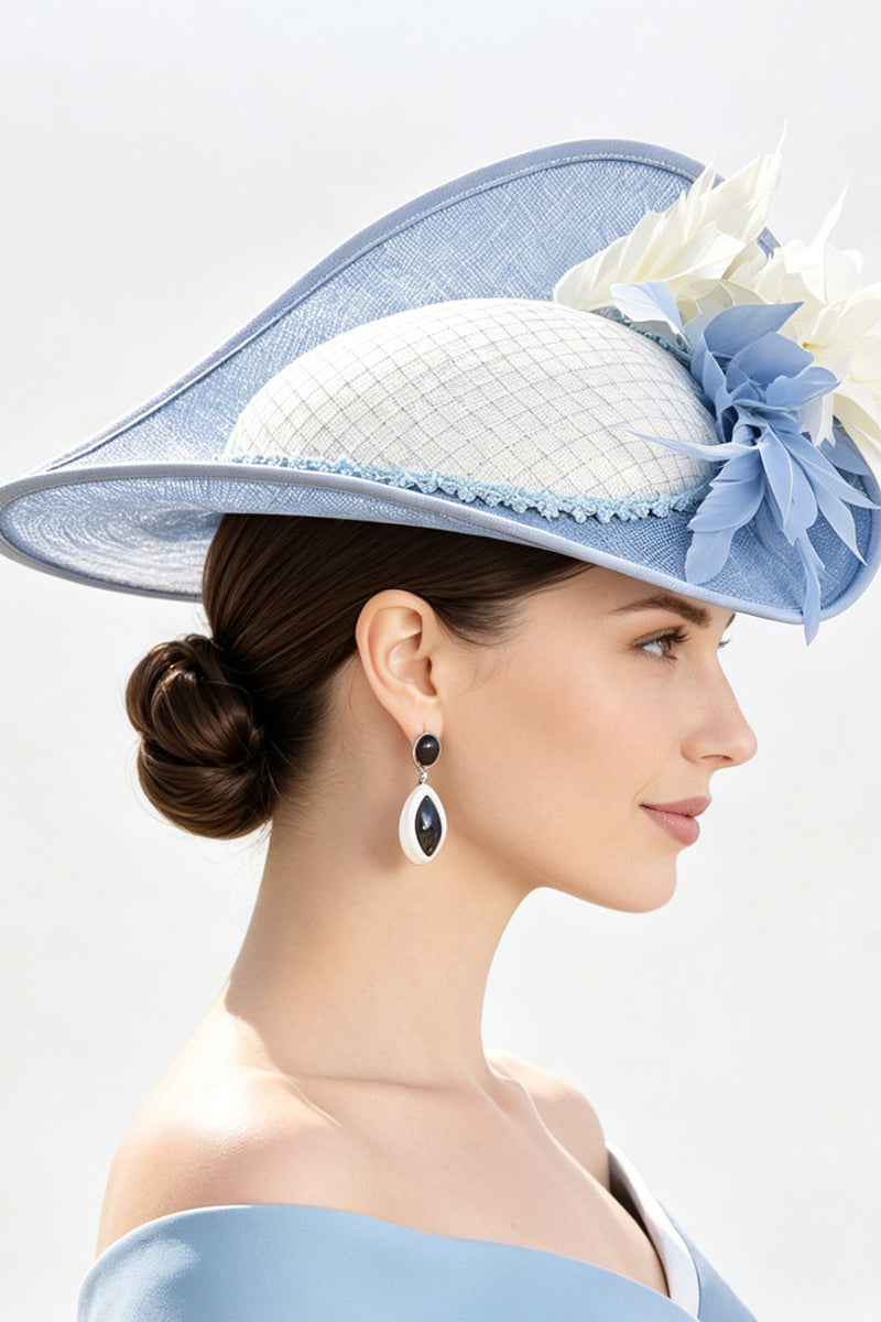 Laden Sie das Bild in den Galerie-Viewer, Blau-Weiß-Solid-Sinamay-Rand 3D-Stoffblumen-Fascinatorhut mit Federn