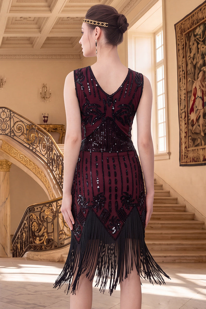 Laden Sie das Bild in den Galerie-Viewer, Schwarzes goldenes V-Ausschnitt Pailletten 20er Jahre Kleid mit Fransen