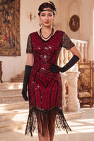 Laden Sie das Bild in den Galerie-Viewer, Schwarzes V-Ausschnitt mit kurzen Ärmeln und Paillettenbesetztem Kleid aus den 1920er Jahren mit Fransen