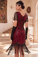 Laden Sie das Bild in den Galerie-Viewer, Schwarzes V-Ausschnitt mit kurzen Ärmeln und Paillettenbesetztem Kleid aus den 1920er Jahren mit Fransen