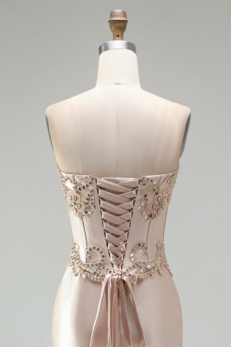 Laden Sie das Bild in den Galerie-Viewer, Champagner-Satin-Meerjungfrauen-Korsett, strapless langes Abschlussball-Kleid mit Perlenbestickung