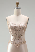 Laden Sie das Bild in den Galerie-Viewer, Champagner-Satin-Meerjungfrauen-Korsett, strapless langes Abschlussball-Kleid mit Perlenbestickung