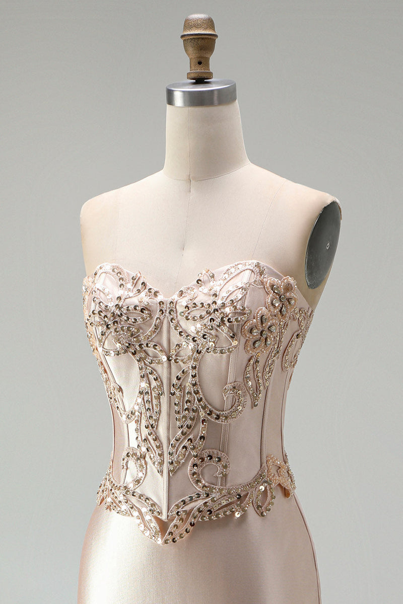 Laden Sie das Bild in den Galerie-Viewer, Champagner-Satin-Meerjungfrauen-Korsett, strapless langes Abschlussball-Kleid mit Perlenbestickung