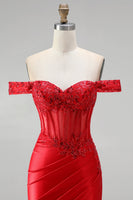 Laden Sie das Bild in den Galerie-Viewer, Rotes Schulterfreies Meerjungfrauen Korsett Satin Gerafftes Pailletten Applikationen Langes Abschlussballkleid mit Schlitz
