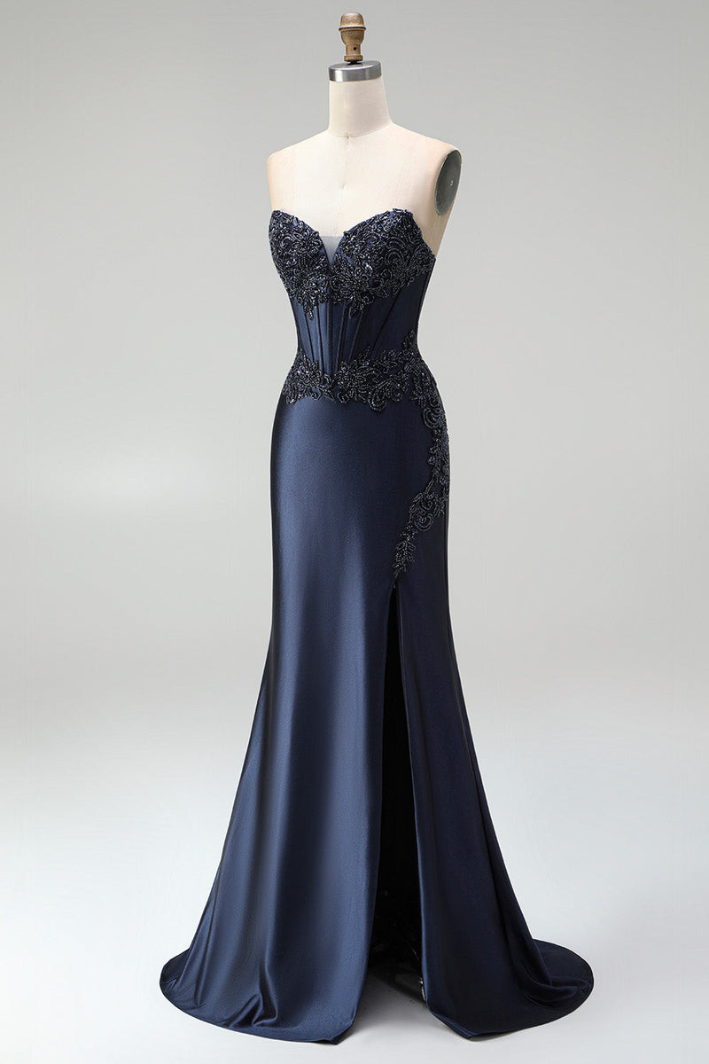 Laden Sie das Bild in den Galerie-Viewer, Dunkelblaues Meerjungfrauen Korsett Perlenapplikationen Satin Trägerloses Langes Abschlussballkleid mit Schlitz