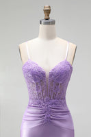 Laden Sie das Bild in den Galerie-Viewer, Flieder Satin Korsett Transparente 3D-Blumenapplikationen Gerafftes Spaghettiträger Langes Abschlussballkleid