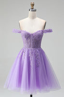 Laden Sie das Bild in den Galerie-Viewer, Off-the-shoulder Leichte Pflaumen 3D-Blumenapplikationen A-Linie Tüll Korsett Kurzes Abendkleid mit Perlenbesatz