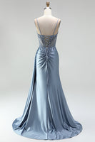 Laden Sie das Bild in den Galerie-Viewer, Graublaues Meerjungfrauen Strassstein Korsett Durchsichtiges Gerafftes Satin Spaghettiträger Langes Abschlussballkleid mit Schlitz