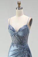 Laden Sie das Bild in den Galerie-Viewer, Graublaues Meerjungfrauen Strassstein Korsett Durchsichtiges Gerafftes Satin Spaghettiträger Langes Abschlussballkleid mit Schlitz