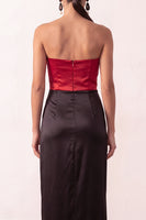 Laden Sie das Bild in den Galerie-Viewer, Schwarzes Rotes Satin Scheide Trägerloses Langes Festkleid mit Schlitz