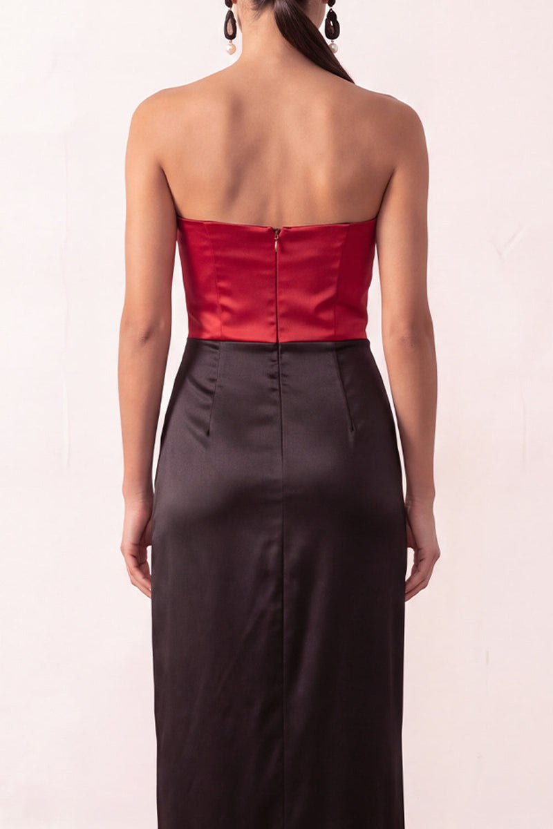 Laden Sie das Bild in den Galerie-Viewer, Schwarzes Rotes Satin Scheide Trägerloses Langes Festkleid mit Schlitz