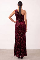 Laden Sie das Bild in den Galerie-Viewer, Glitzerndes Burgunderrotes Pailletten Samt Ein-Schulter Scheide Langes Weihnachtsparty-Kleid mit Schlitz