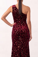 Laden Sie das Bild in den Galerie-Viewer, Glitzerndes Burgunderrotes Pailletten Samt Ein-Schulter Scheide Langes Weihnachtsparty-Kleid mit Schlitz