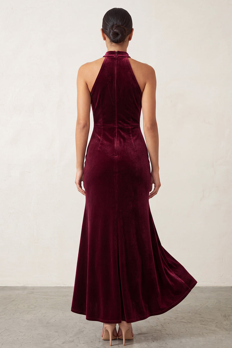 Laden Sie das Bild in den Galerie-Viewer, Burgunderrotes Samt Meerjungfrauen Hoch Niedrig Partykleid mit Perlenmuster und Rüschenschlitz