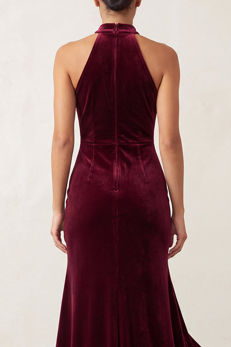 Laden Sie das Bild in den Galerie-Viewer, Burgunderrotes Samt Meerjungfrauen Hoch Niedrig Partykleid mit Perlenmuster und Rüschenschlitz