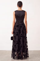 Laden Sie das Bild in den Galerie-Viewer, Schwarzes A-Linie Bateau-Hals Satin Florales Langes Festliches Kleid