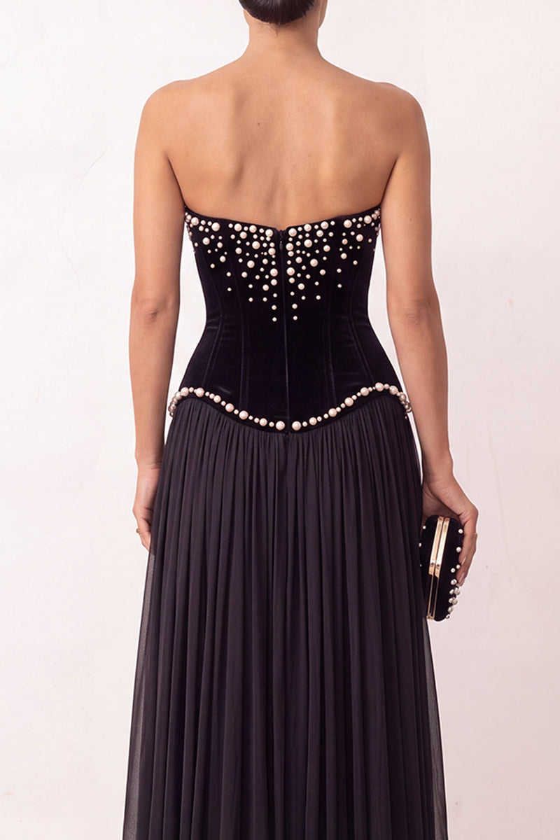 Laden Sie das Bild in den Galerie-Viewer, Schwarzes Samt A-Linie Trägerloses Plissiertes Chiffon Perlen Langes Festkleid mit Schlitz