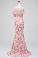 Laden Sie das Bild in den Galerie-Viewer, Off-the-shoulder Meerjungfrauen-Stickerei Pink Abschlussballkleid mit seitlichem Schlitz