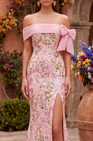 Laden Sie das Bild in den Galerie-Viewer, Off-the-shoulder Meerjungfrauen-Stickerei Pink Abschlussballkleid mit seitlichem Schlitz