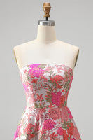 Laden Sie das Bild in den Galerie-Viewer, Rotes Geblümtes Jacquard Rüschensaum Trägerloses Langes Abschlussballkleid mit Schlitz