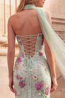 Laden Sie das Bild in den Galerie-Viewer, Hellgrünes Meerjungfrauen Pailletten Geblümtes Trägerloses Langes Abschlussballkleid mit Chiffon-Schärpe