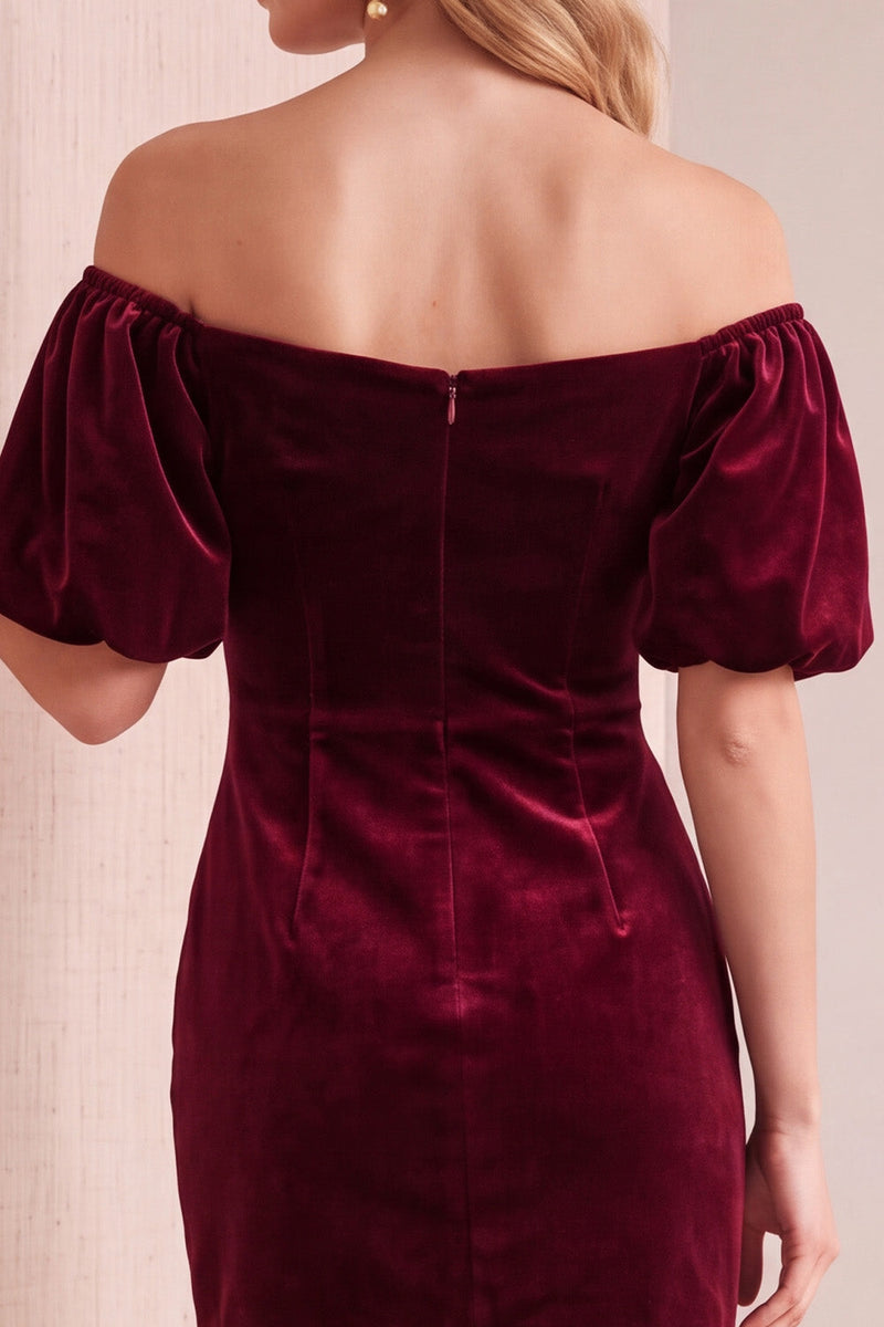 Laden Sie das Bild in den Galerie-Viewer, Burgundrotes Samt Bodycon Schulterfreies Puffärmel Kurzes Weihnachtspartykleid mit Schleife
