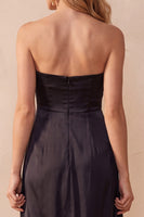 Laden Sie das Bild in den Galerie-Viewer, Schwarzes A-Linie Satin Trägerloses Gerafftes Langes Hochzeitsgastkleid