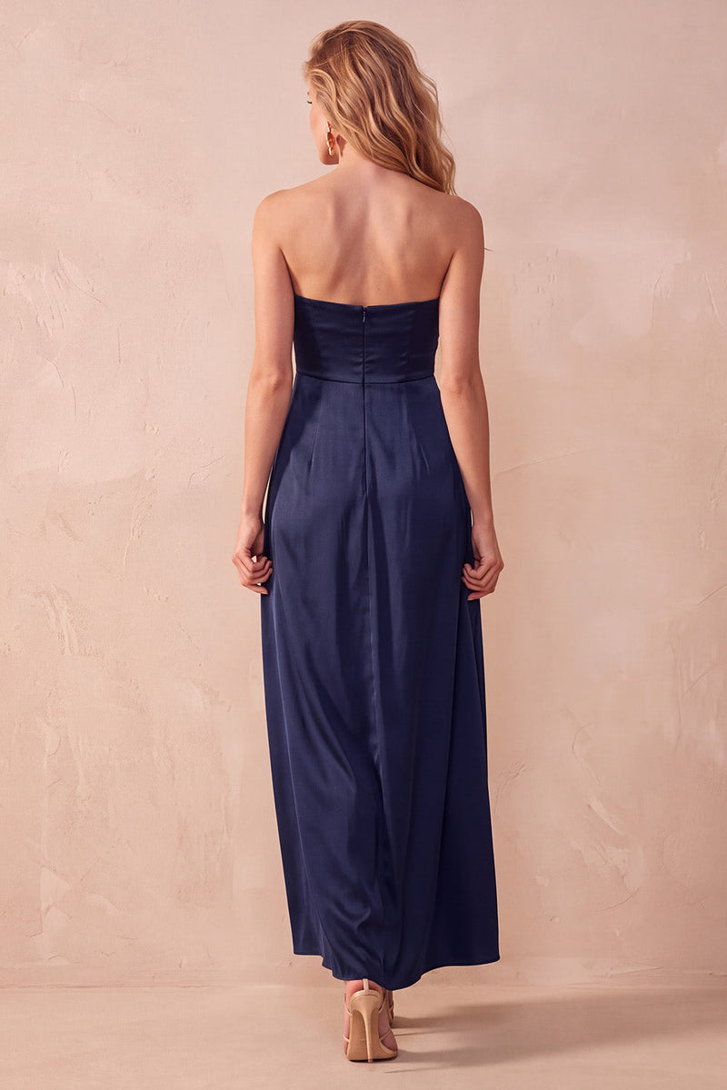 Laden Sie das Bild in den Galerie-Viewer, Schwarzes A-Linie Satin Trägerloses Gerafftes Langes Hochzeitsgastkleid