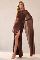 Laden Sie das Bild in den Galerie-Viewer, Kaffee Scheide Chiffon Ein schulter Langes Hochzeitsgastkleid mit Umhang