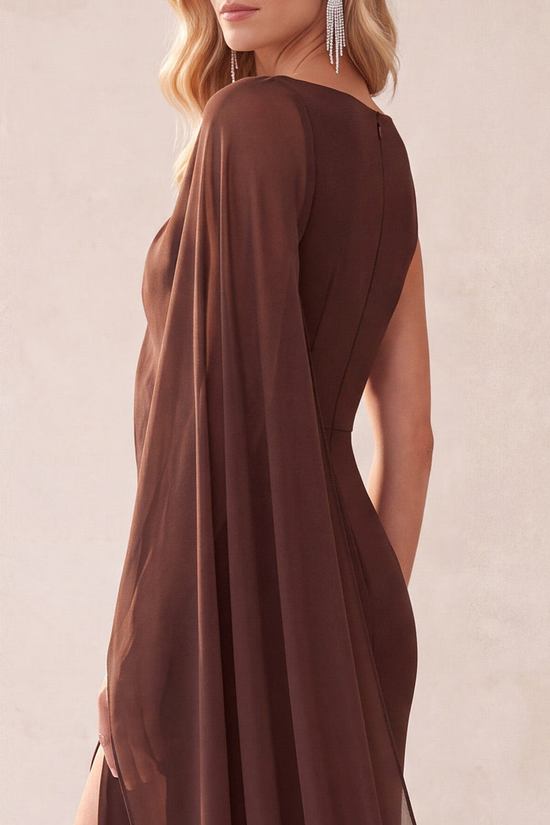 Laden Sie das Bild in den Galerie-Viewer, Kaffee Scheide Chiffon Ein schulter Langes Hochzeitsgastkleid mit Umhang