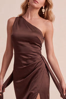 Laden Sie das Bild in den Galerie-Viewer, Olive Satin Scheide Eine Schulter Gerafftes Langes Hochzeitsgastkleid mit Schärpe
