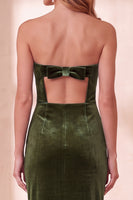 Laden Sie das Bild in den Galerie-Viewer, Burgunderrotes Samt Bodycon Trägerloses Midi Weihnachtskleid mit Schleife